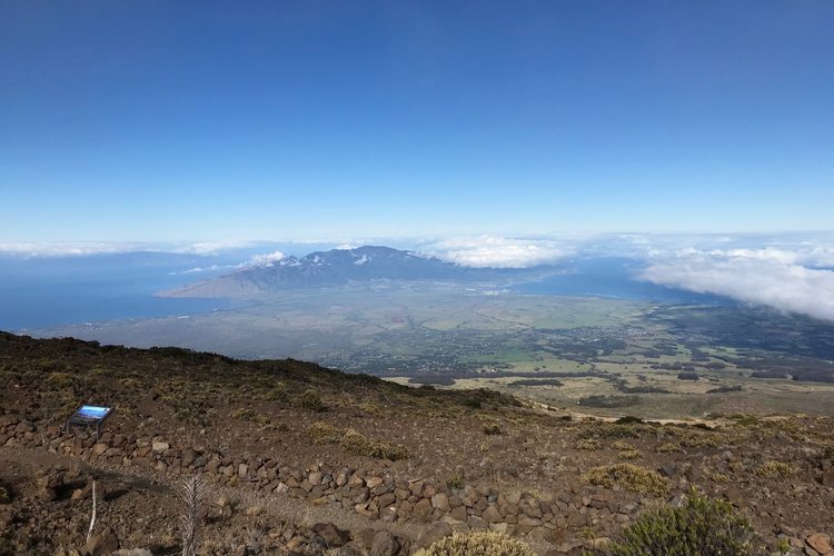 オアフ島 ホノルル 予約 オアフ島発着 紺碧の海に囲まれた渓谷の島へ マウイ島日帰り1日観光 英語ガイド