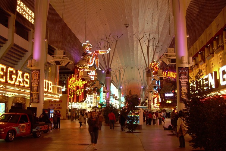 ラスベガス 予約 ラスベガスの夜を満喫 イタリアンディナーとイルミネーションツアー