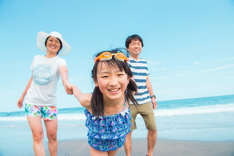 沖縄本島 那覇 慶良間諸島 予約 家族みんなで楽しい沖縄旅行の一枚を撮影してみては ファミリーカジュアル撮影プラン