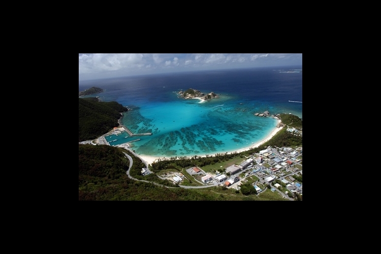 沖縄本島 那覇 慶良間諸島 予約 那覇泊港発 高速船 Or フェリーで行く 慶良間諸島 渡嘉敷島 日帰り 阿波連ビーチ 海水浴 とかしく ビーチ 海亀インストラクター付きシュノーケリングツアー 1日で両方のビーチに行ける唯一のツアー