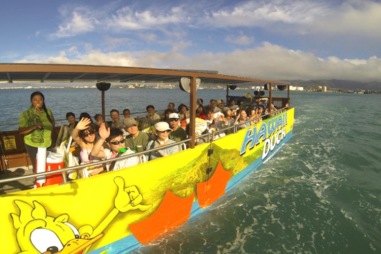 オアフ島 ホノルル 予約 子供から大人まで大人気 大興奮の水陸両用バスでハワイを巡るダックツアー 選べるコース 日本語ガイド 送迎付